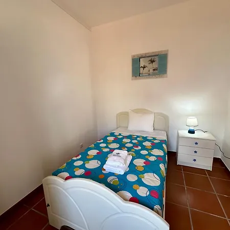 Best 106 - A Casa Amarela Vakantiehuis Atouguia Da Baleia