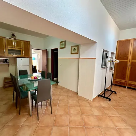 Vakantiehuis Best 106 - A Casa Amarela