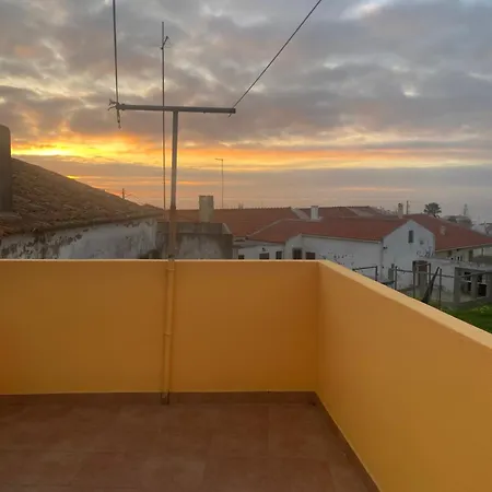 Best 106 - A Casa Amarela Vakantiehuis Atouguia Da Baleia