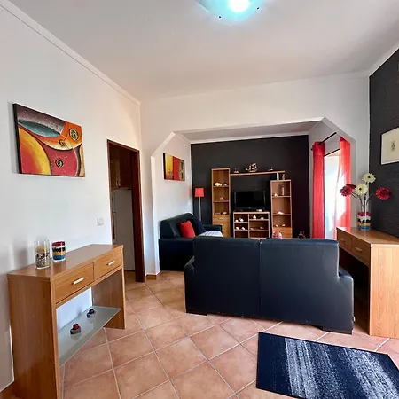 Best 106 - A Casa Amarela Atouguia Da Baleia