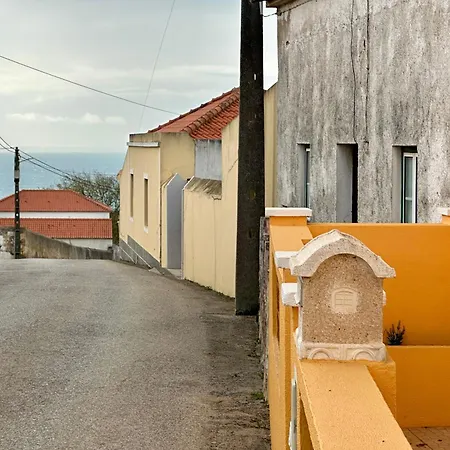 Best 106 - A Casa Amarela Atouguia Da Baleia